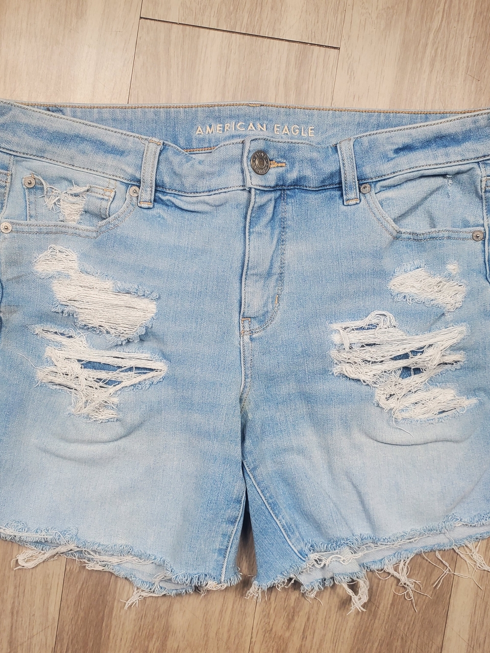 American Eagle The Dream Short Womans 16 Distressed Hem Frayed Denim Shorts